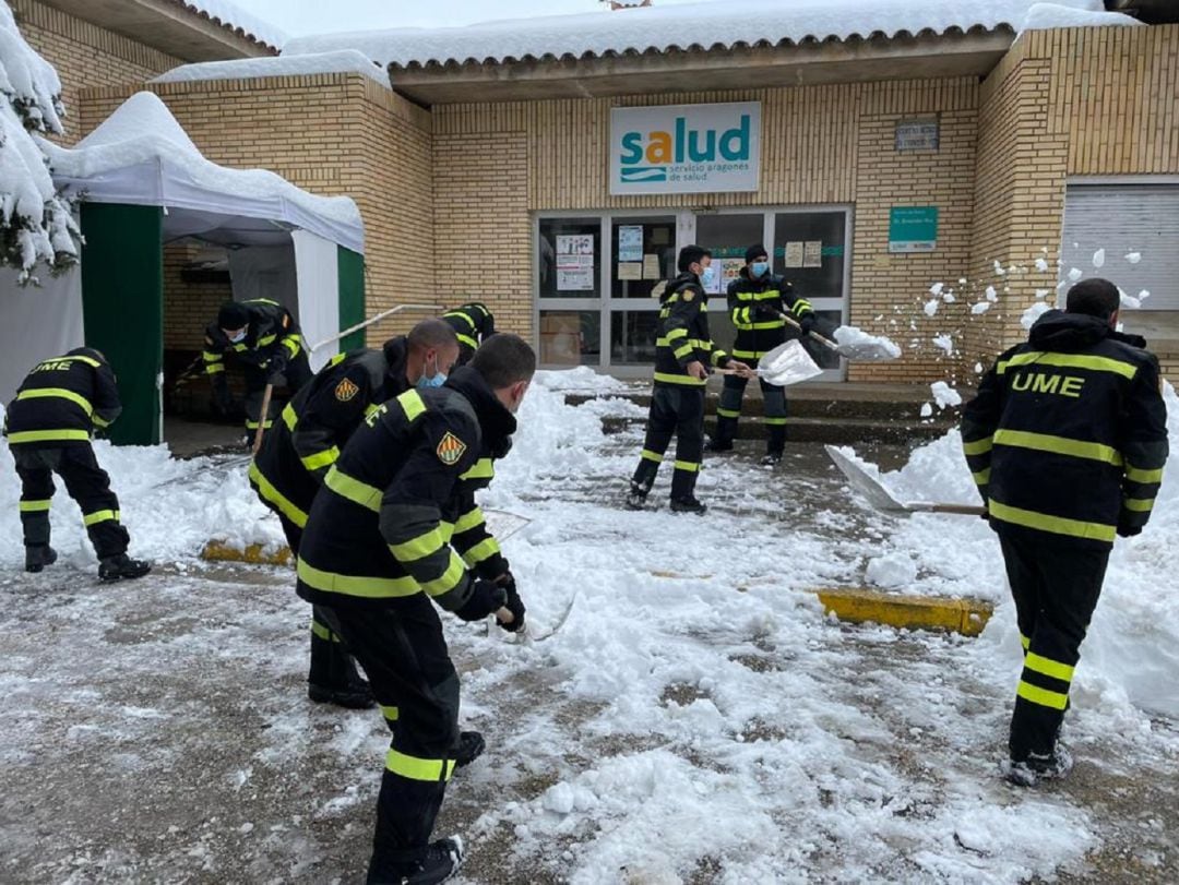 Efectivos de la Unidad Militar de Emergencias, en Daroca