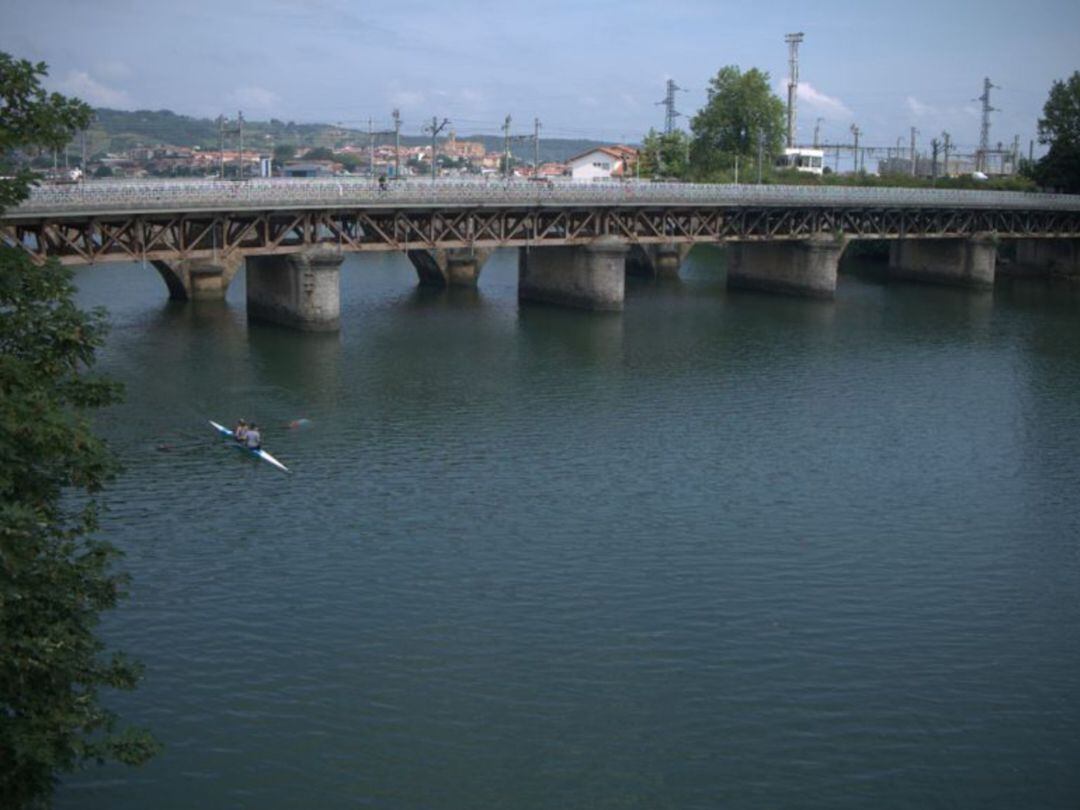 El puente Avenida en el que comienzan las obras de renovación y consolidación de la estructura. 