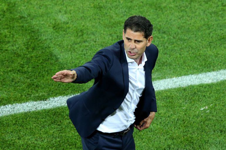 Hierro da indicaciones, durante el partido