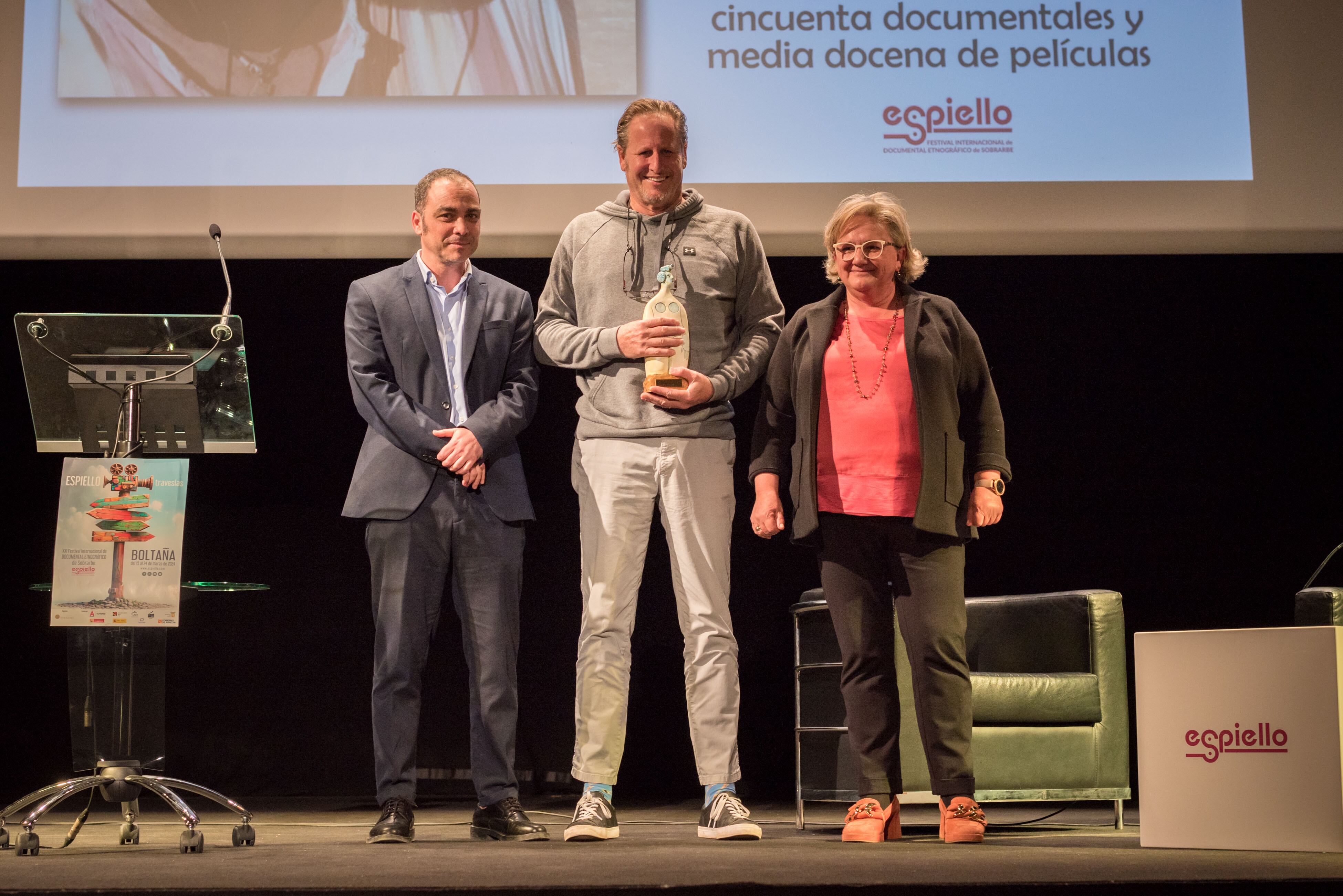Carlos Sampériz, Gerardo Olivares y Carmen Muro en la inauguración de Espiello