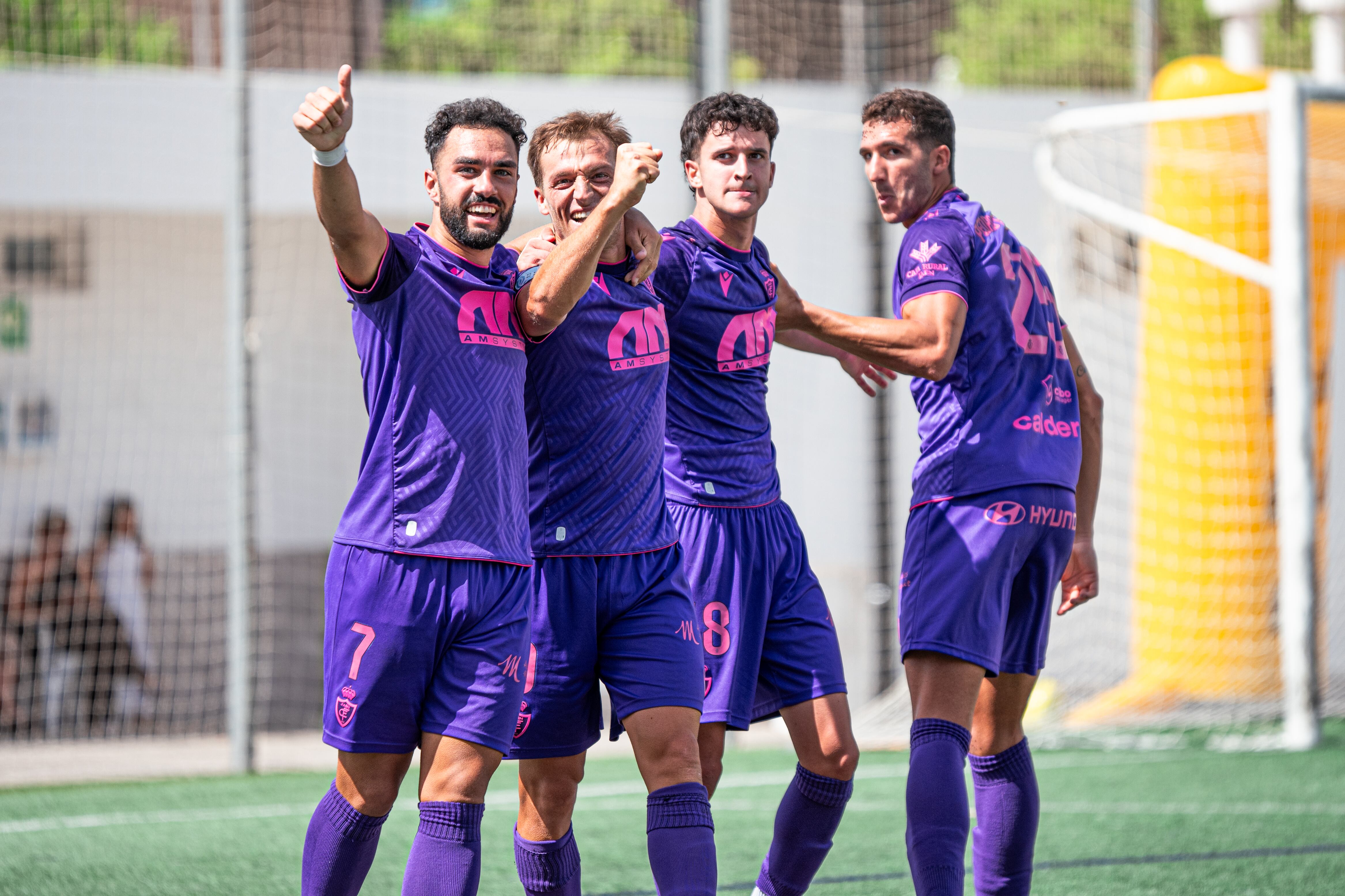 Los jugadores del Real Jaén celebran el gol de Pablo García en Lebrija.