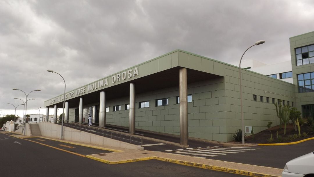 Entrada de Urgencias del hospital doctor José Molina Orosa de Arrecife, en Lanzarote.