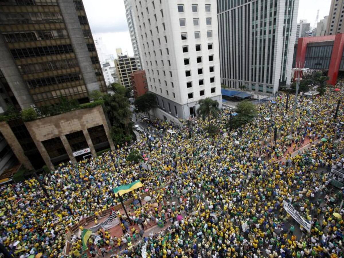 Multitudinarias manifestaciones contra Rousseff en Brasil