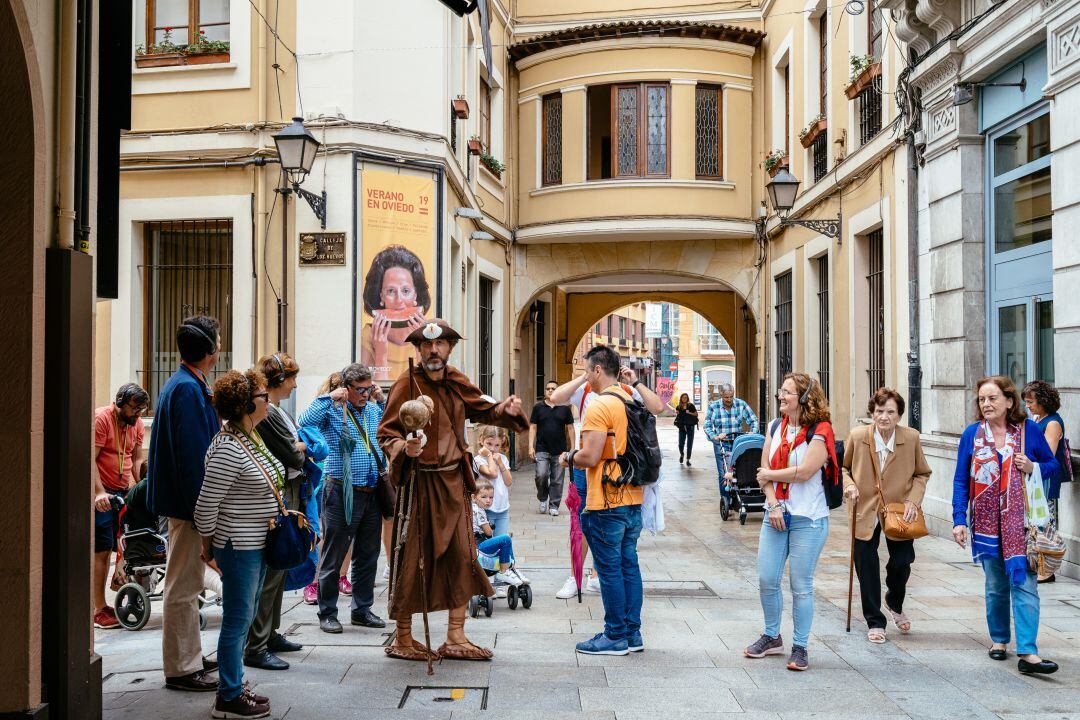 Oviedo es partidaria de que se levanten las restricciones en Semana Santa, al menos, para moverse libremente por la comunidad.