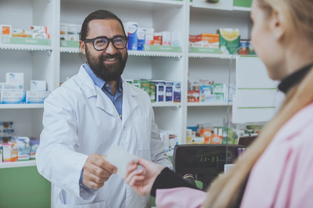 Gran parte de la población recurre a los farmacéuticos para tratar síntomas menores por ser el personal sanitario más cercano.