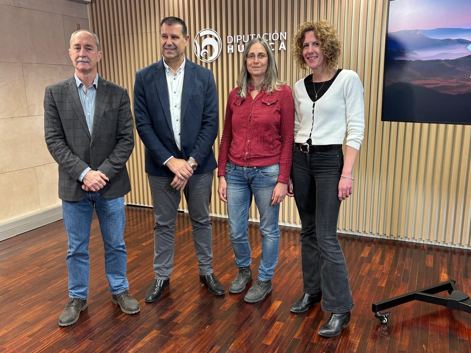 Participantes en la presentación del Estudio sobre el impacto económico y social del turismo activo en Aragón