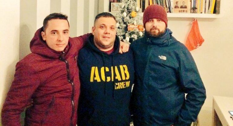 Imatge publicada a les xarxes socials per Chaparro on se&#039;l veu (esquerra) acompanyant feixistes italians