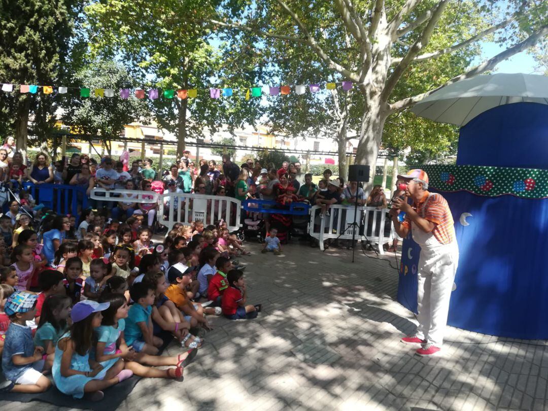 Actividad en la Caseta Infantil en el Parque Mariana Pineda.