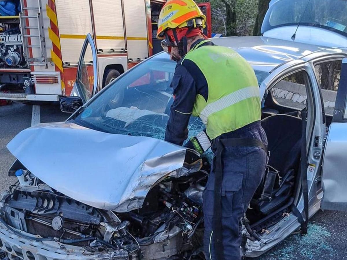 Tres personas heridas leves en un choque frontal en la N-332 a la altura de Benissa