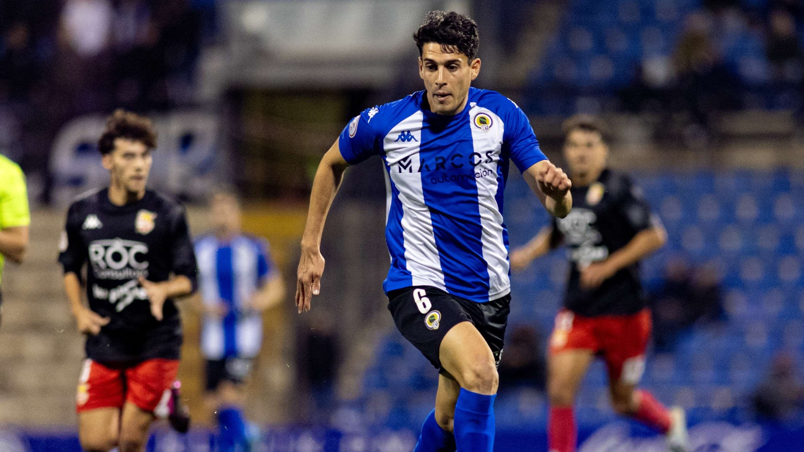 Roger Colomina, jugador del Hércules, en un partido disputado en el Rico Pérez