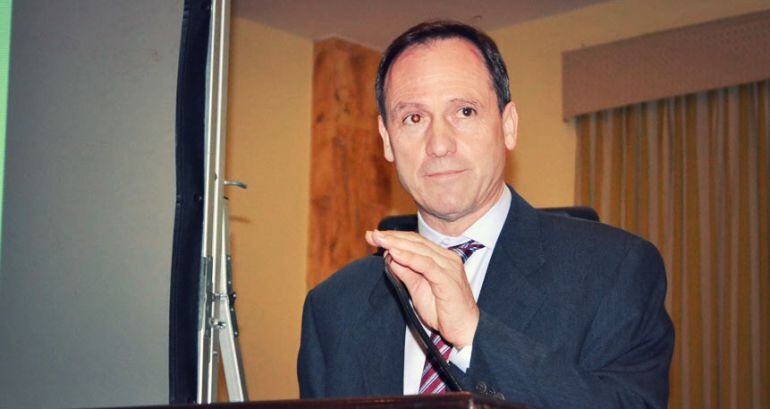 Antonio Fernández Luna, durante la presentación de un acto.