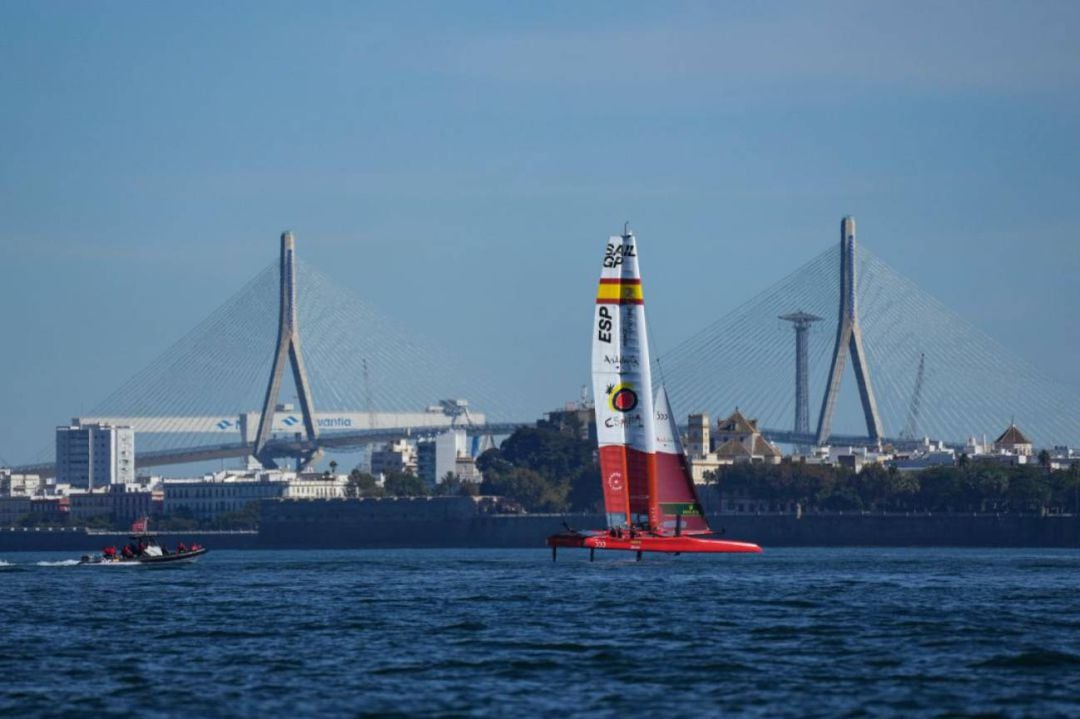 El F50 Victoria, catamarán con el que España compitió en el Spain Sail Grand Prix Andalucía-Cádiz