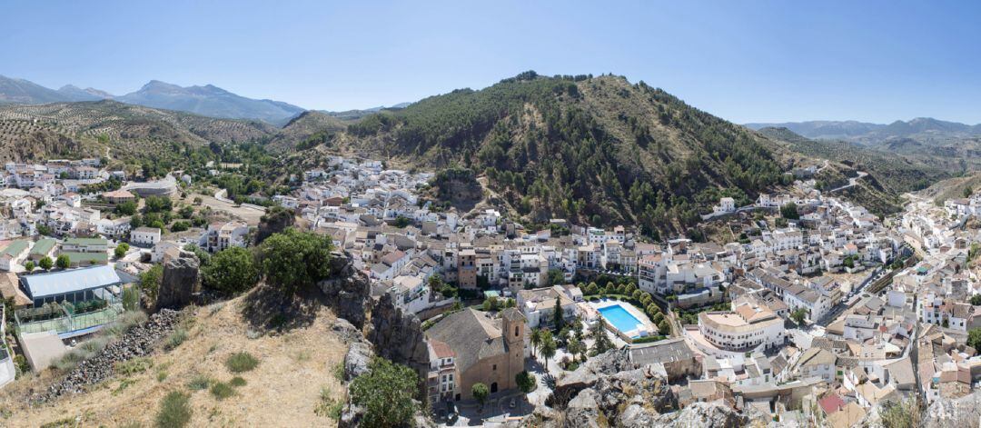 Vista panorámica de Cambil, donde se da el índice más alto de Confirmados y fallecidos por COVID 19, en Sierra Mágina