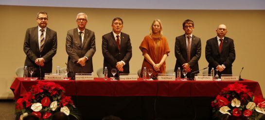 El rector de la URV, Josep Anton Ferré, i la consellera de la Presidència, Neus Munté, acompanyats d'altres autoritats, en el transcurs de l'acte de commemoració dels 25 anys de la URV.
