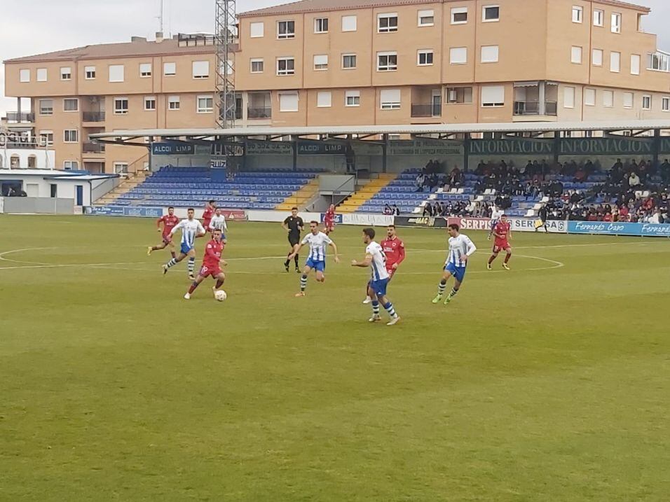 Instante del partido entre el CD Alcoyano y el Numancia, en El Collao