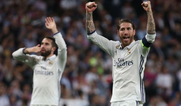 Carvajal y Sergio Ramos celebran su victoria ante el Bayern.