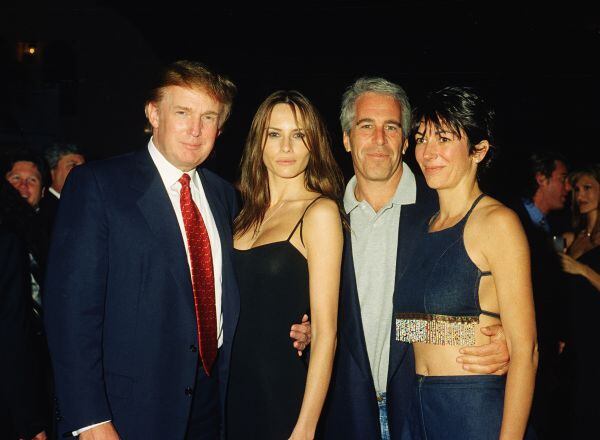 Jeffrey Epstein junto a Donald Trump, Melania Knauss y Ghislaine Maxwell