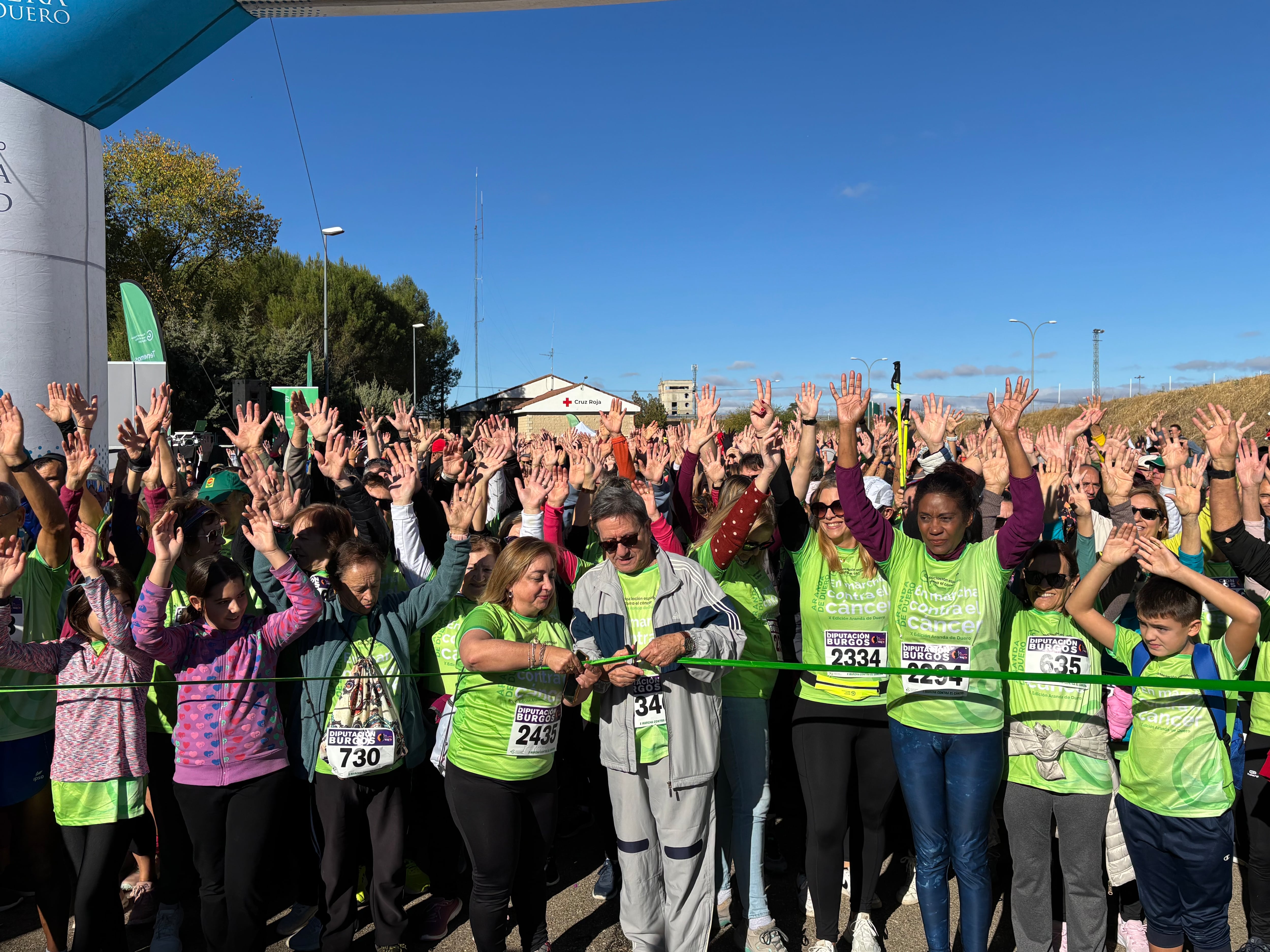 Corte de cinta a la salida de la marcha