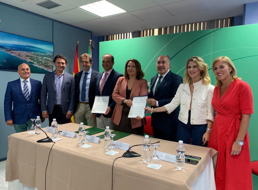Firma del convenio entre Junta de Andalucía y la empresa Ocean Cleaner Tecnology.