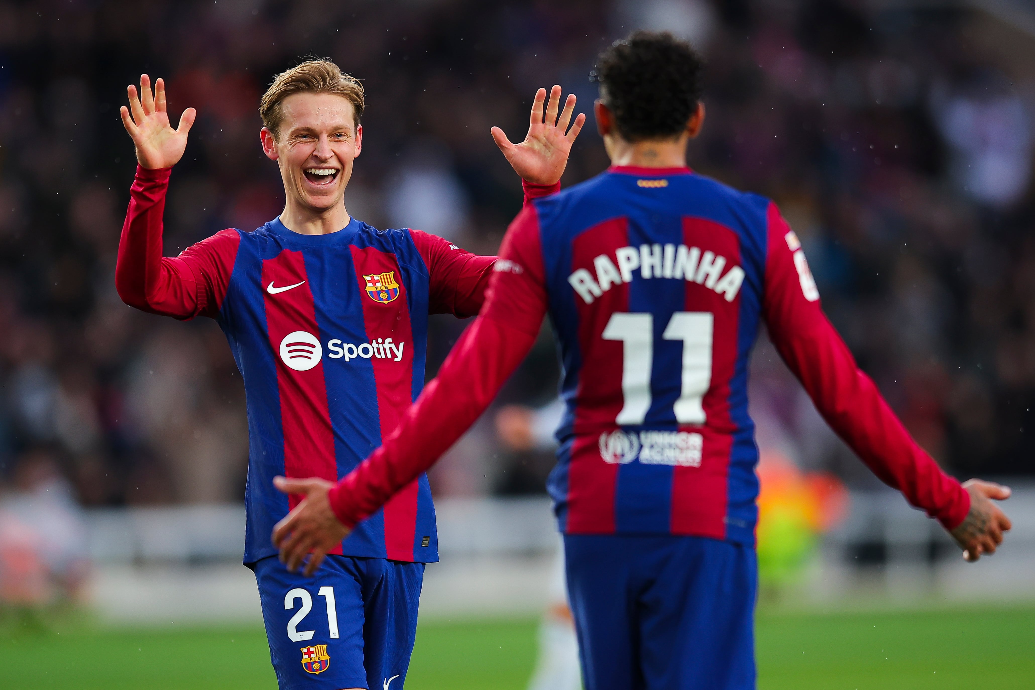 De Jong y Raphinha celebran el gol del neerlandés ante el Getafe.