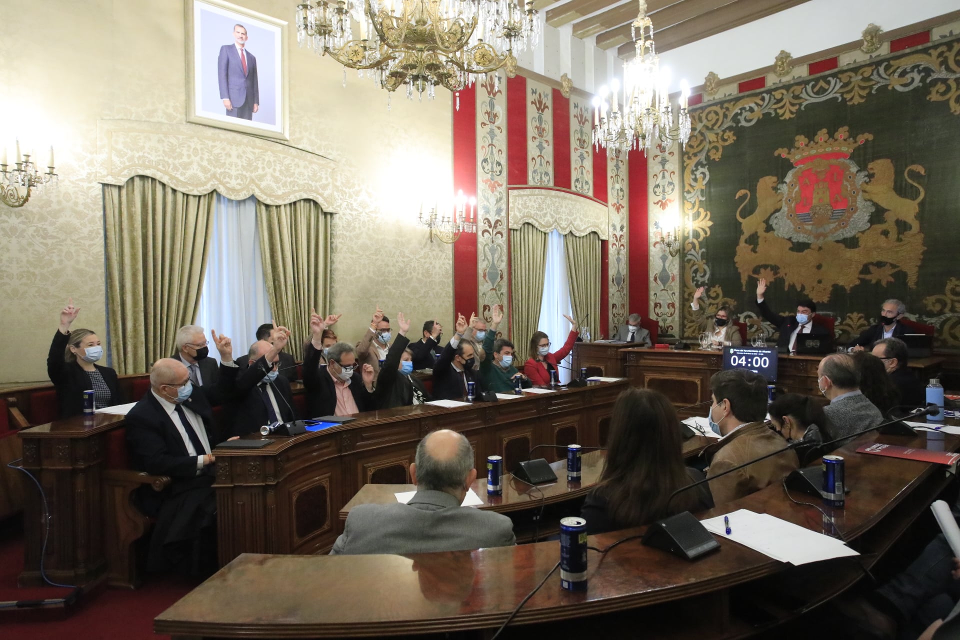 Momento de la votación durante la sesión plenaria