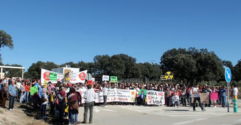 Concentración a las puertas de la planta de Berkeley en Retortillo, Salamanca, el domingo 30 de octubre