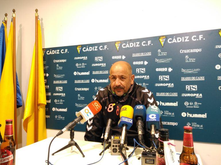 Claudio Barragán en rueda de prensa.