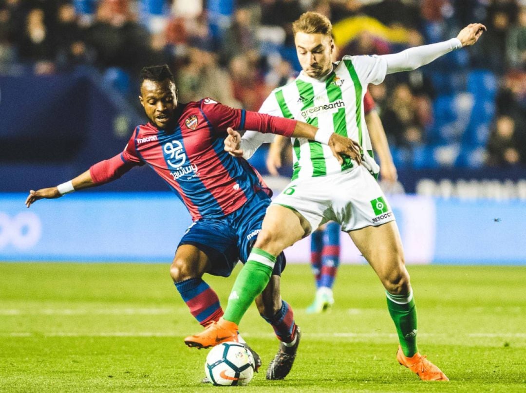 Doukouré ante el Betis