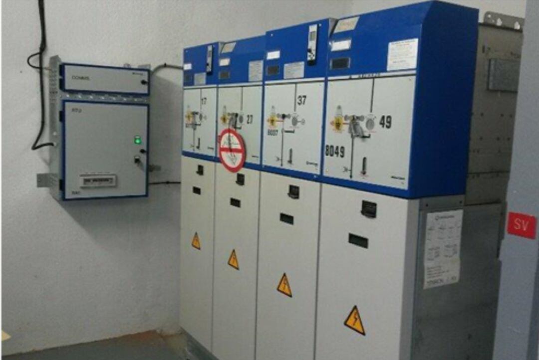 Aquests commutadors teledirigits permeten desviar l'energia per altres línies de mitja i baixa tensió quan es produeix qualque incident.