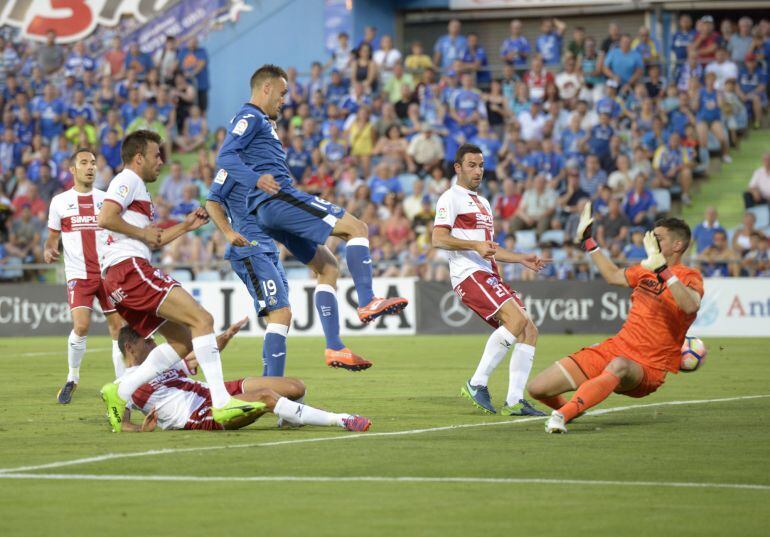 Juan Cala e Iñigo López, en un lance del partido.