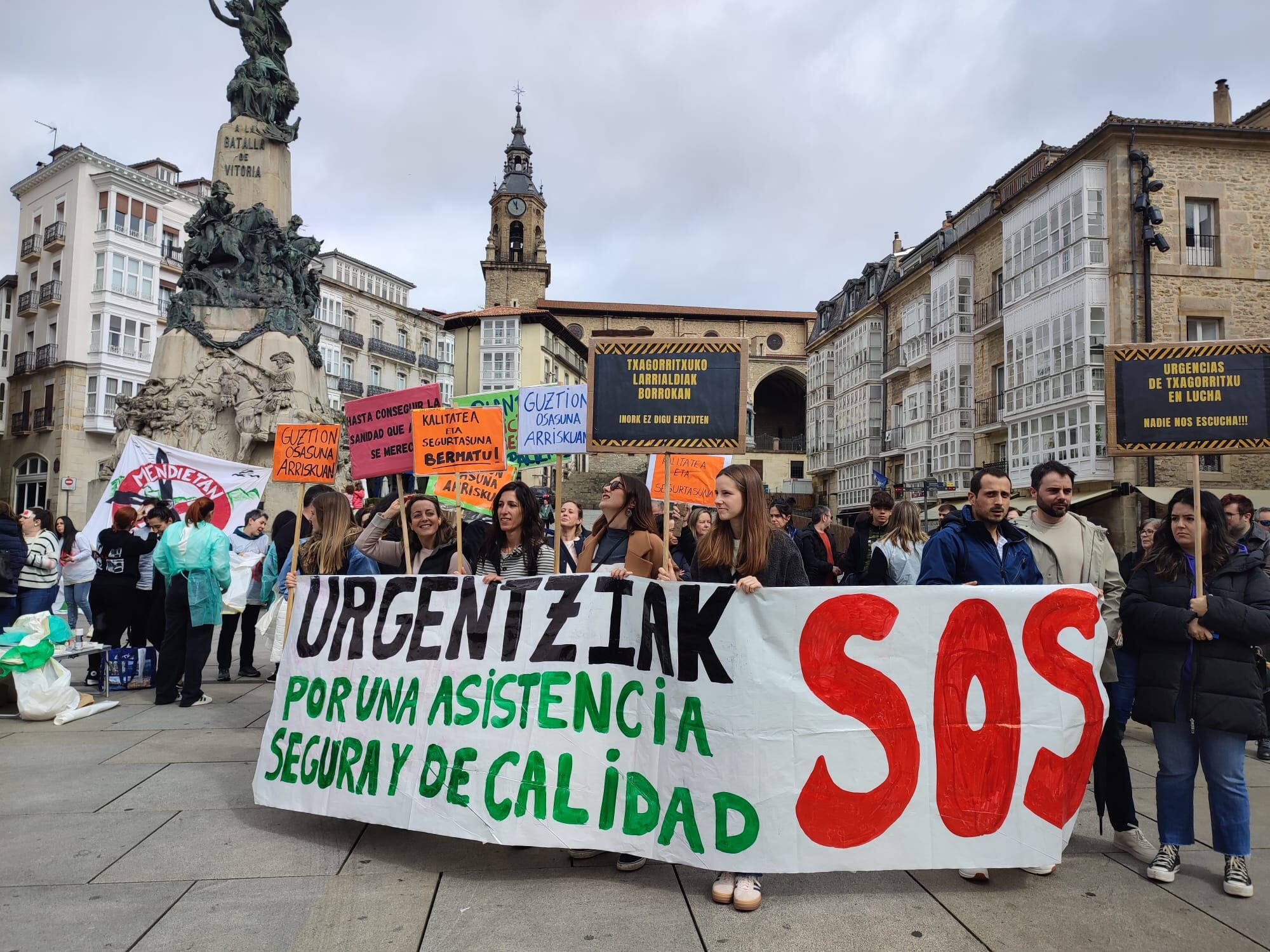 Los y las trabajadoras se han concentrando en la Virgen Blanca
