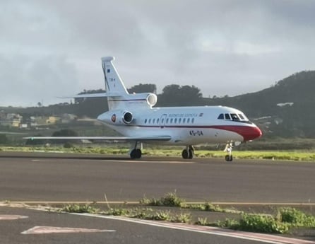 Este fue el avión Falcon dispuesto por el Ministerio de Defensa encargado de trasladar hasta Canarias las primeras dosis de la vacuna contra el Covid19.