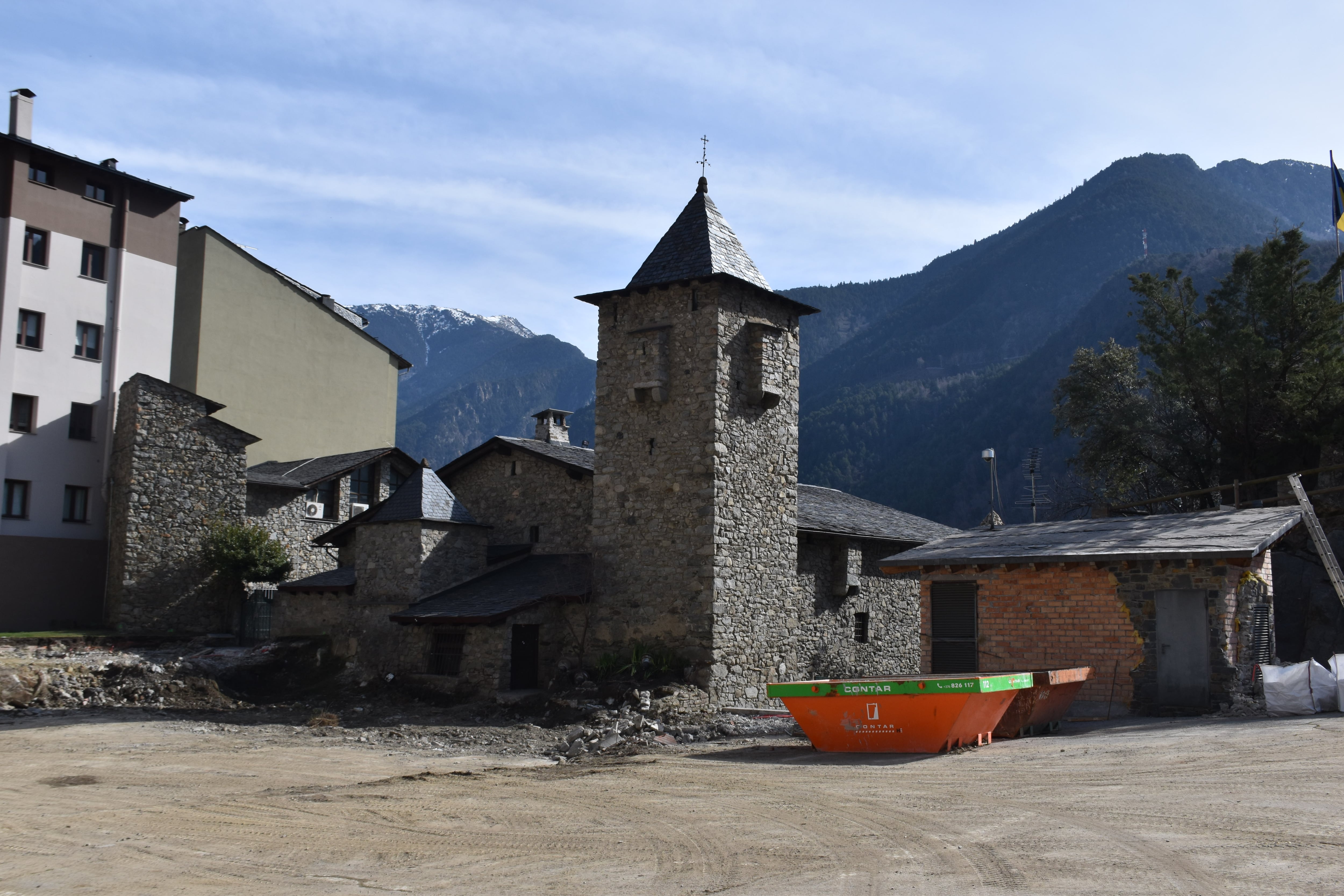 Les obres de la primera fase dels entorns de Casa de la Vall.