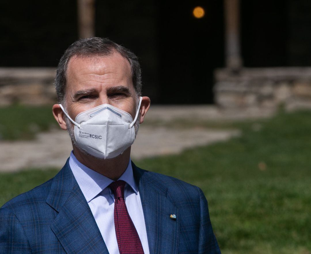 El Rey Felipe VI durante su visita a la iglesia románica de Santa Coloma, en Andorra la Vella (Andorra)