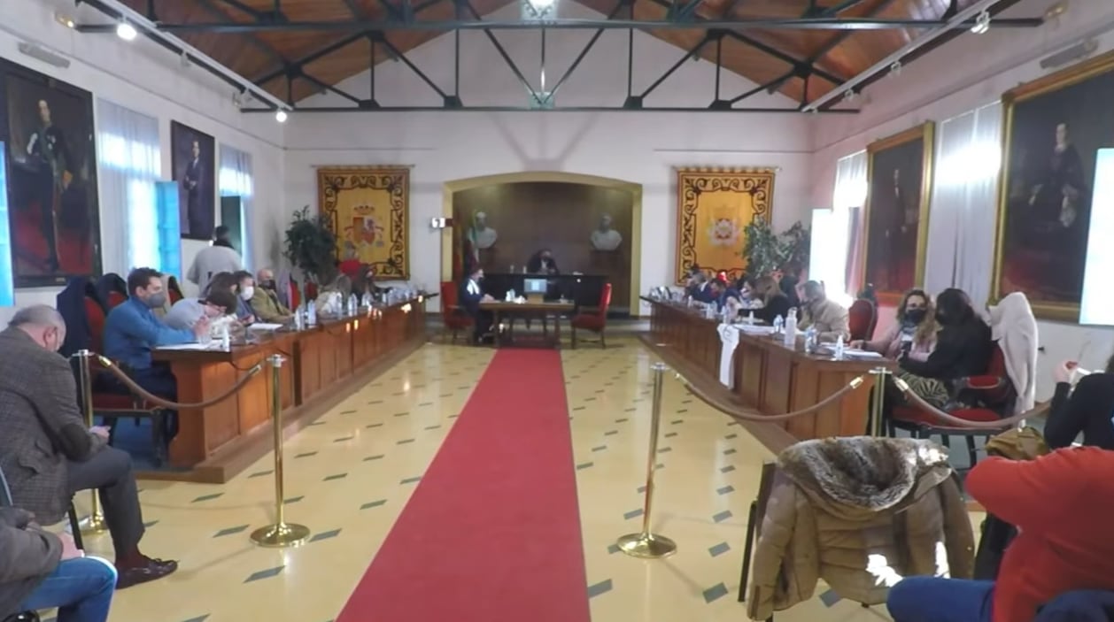 Momento de la sesión plenaria del febrero en el Ayuntamiento de Linares