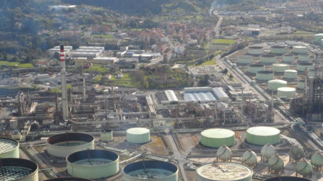 La compañía ha justificado la medida por la fuerte caída de la actividad de la refinería debido a las restricciones a la movilidad que llevan en vigor desde hace un año por la pandemia de covid-19