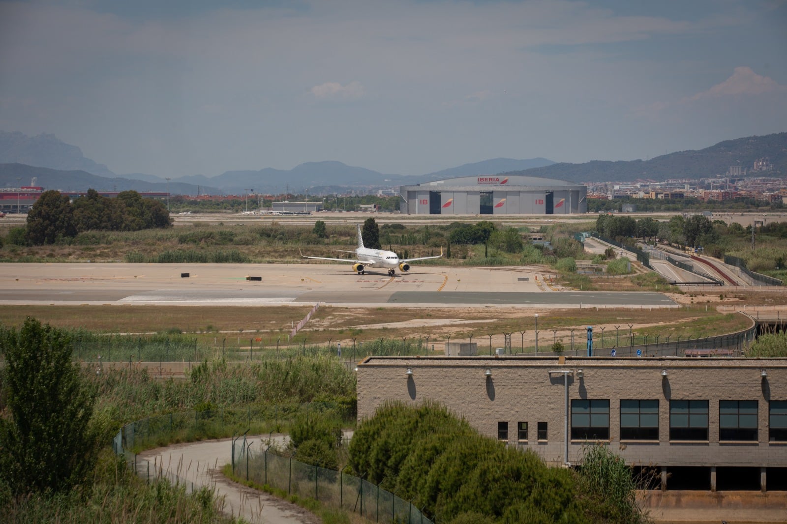 Un avió a final de pista a l&#039;aeroport del Prat