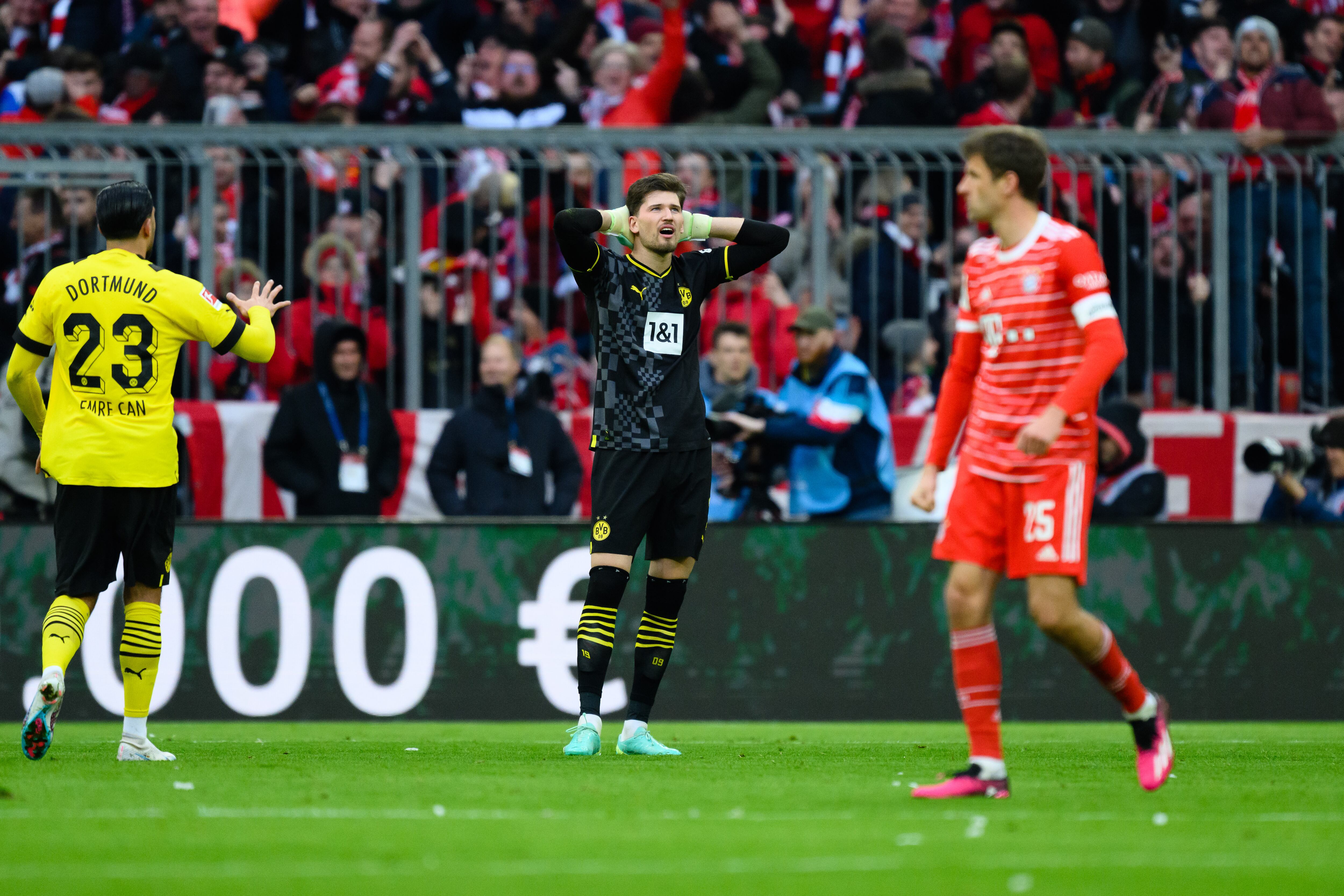 Kobel se lamenta tras su error en el Bayern Munich-Borussia Dortmund.