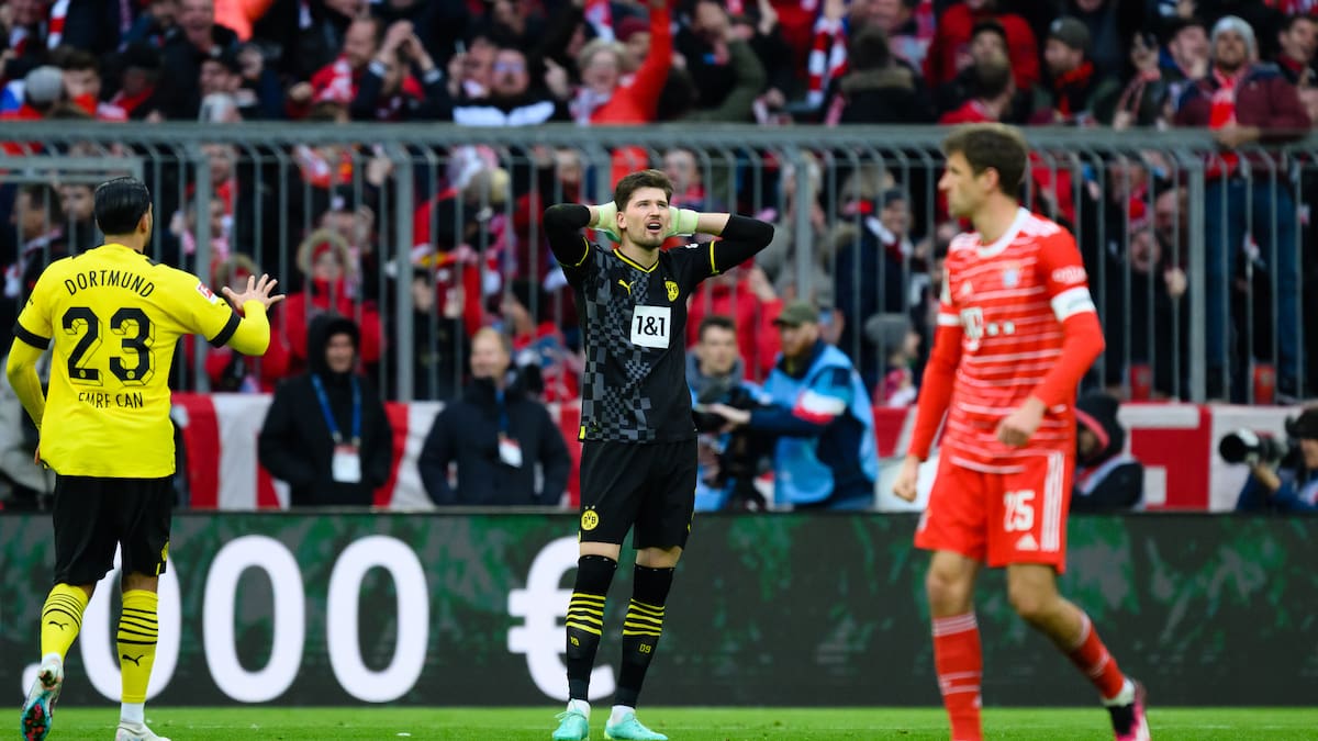 El surrealismo hecho gol: así fue el estrepitoso fallo de Kobel en el primer partido de Tuchel con el Bayern de Múnich