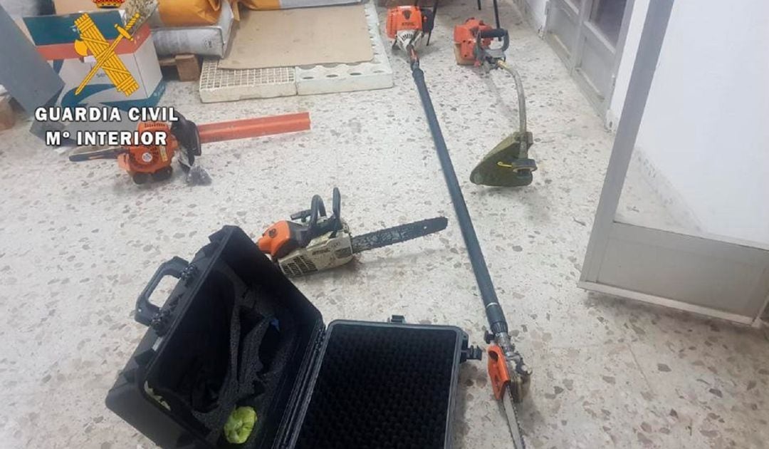 Algunos de los materiales recuperados por la Guardia Civil