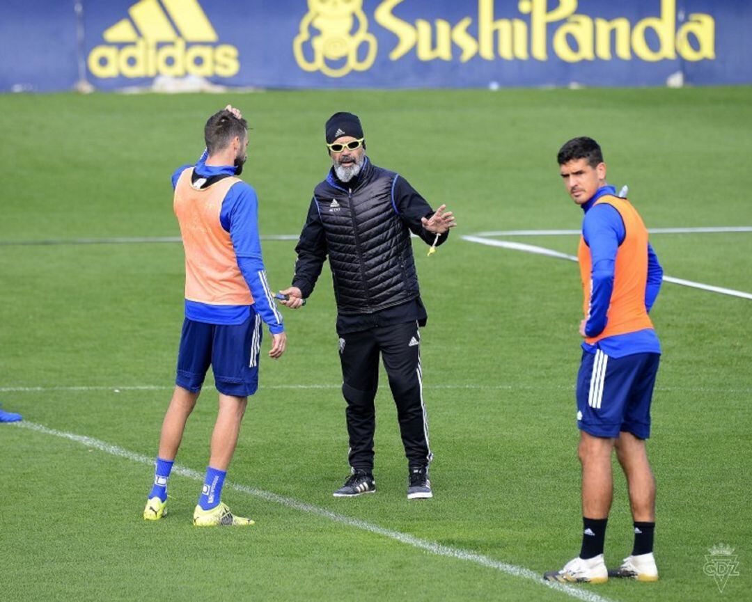 Jose Mari, Cervera y Garrido durante un entrenamiento del Cádiz CF.