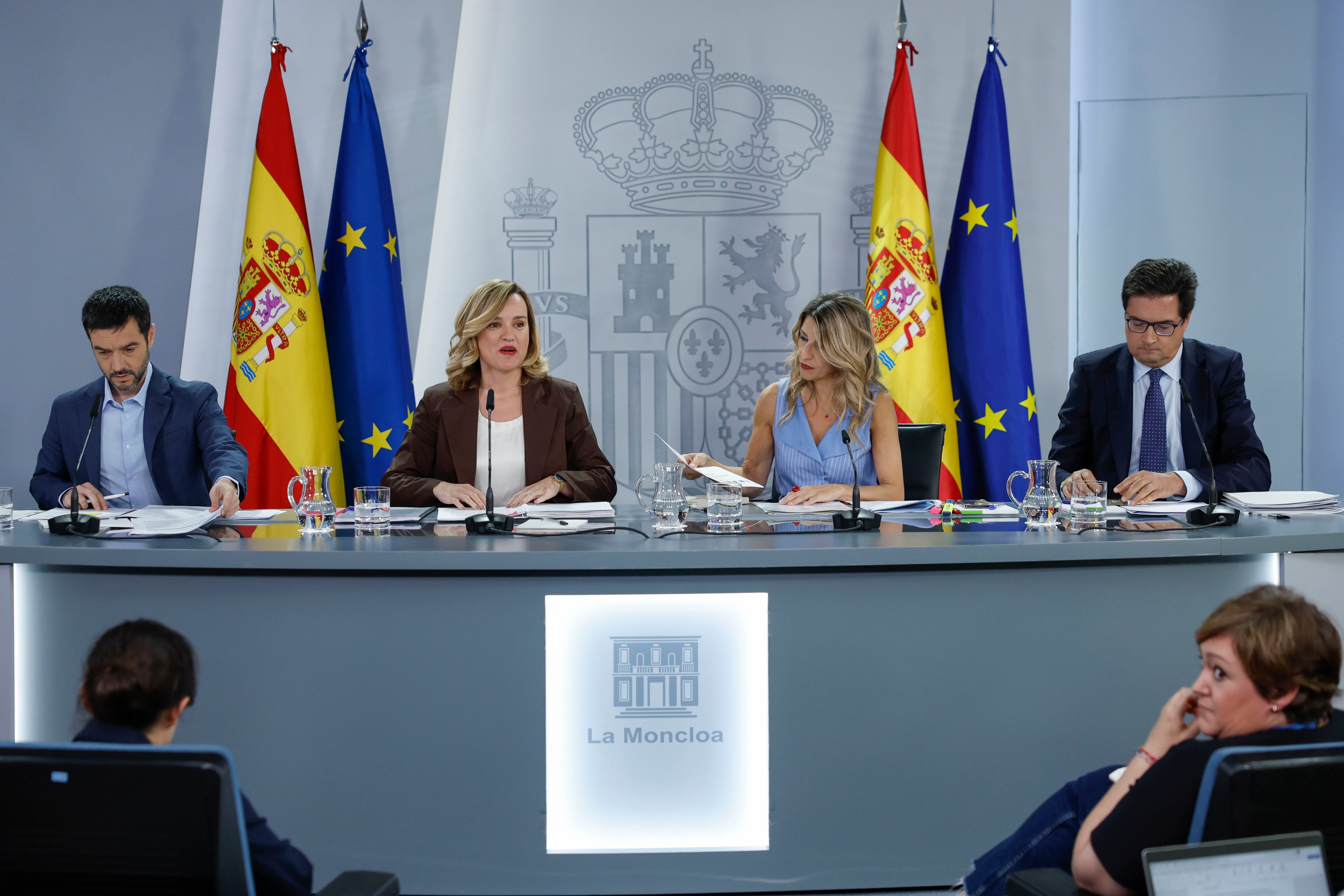 Los ministros de Derechos Sociales, Consumo y Agenda 2030, Pablo Bustinduy; de Educación, Formación Profesional y Deportes, Pilar Alegría; de Trabajo y vicepresidenta segunda, Yolanda Díaz; y de Transformación Digital y Función Pública, Óscar López, participan en la rueda de prensa posterior a la reunión del Consejo de Ministros.
