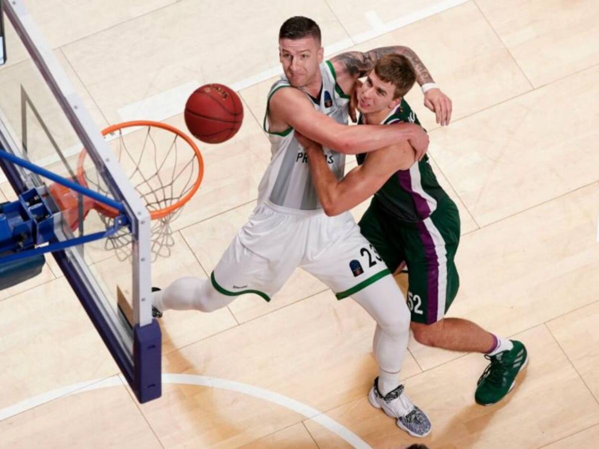 El Unicaja en cuadro ante el Joventut