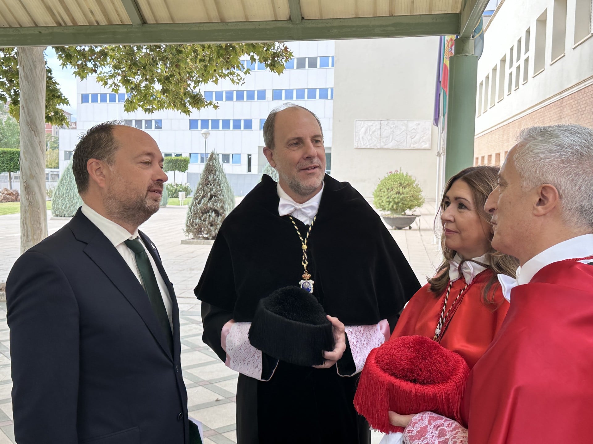 El secretario general de Universidades y el rector de la UJA, momentos antes de la apertura oficial del curso 2024-2025.