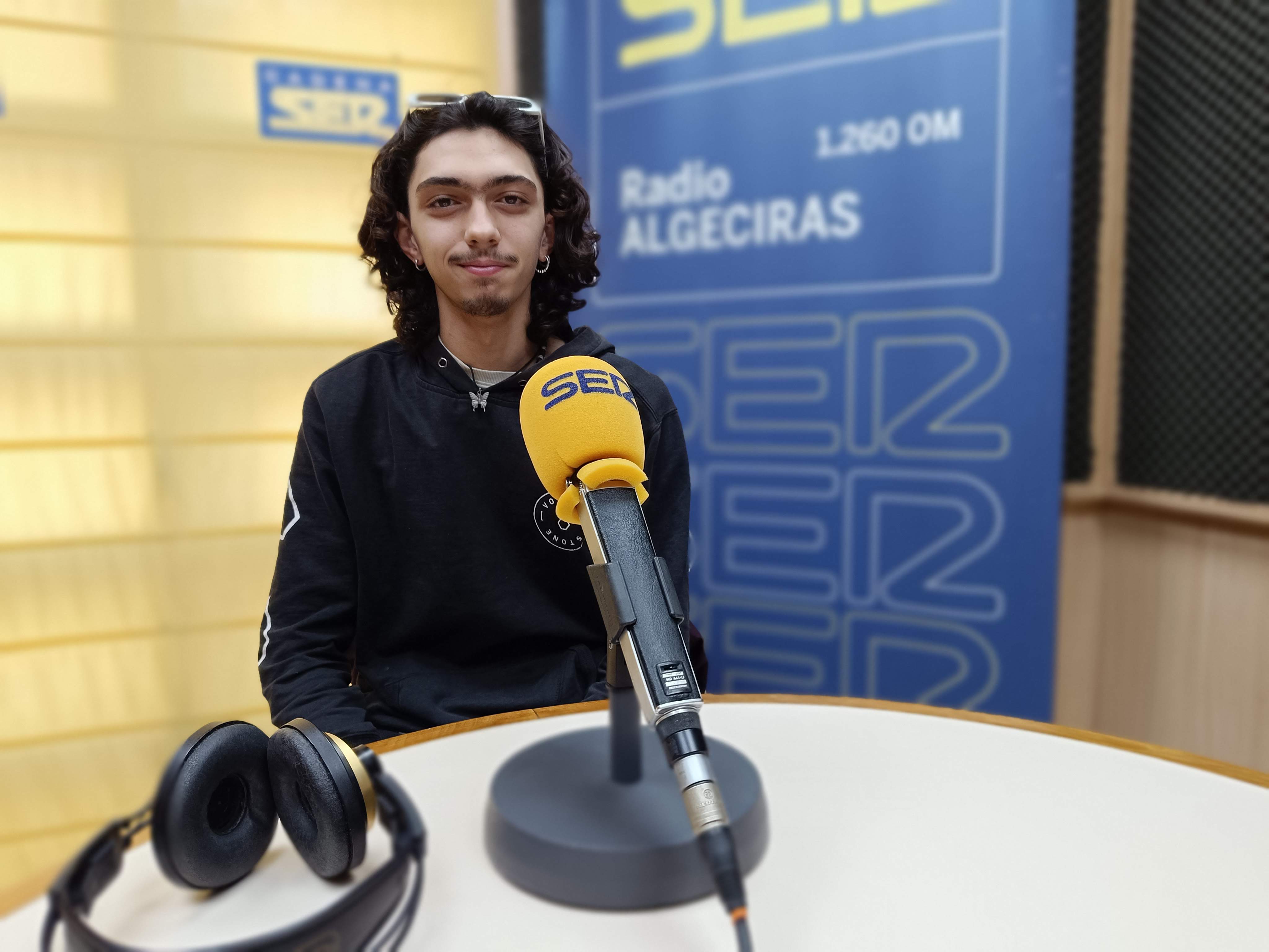 Ale Marqués en los estudios de Radio Algeciras.