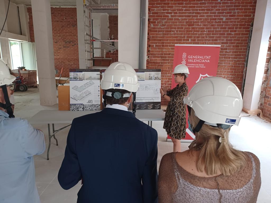 El conseller de Sanidad visita las obras del futuro centro de salud de Torrent III, que finalizarán a principios de 2023