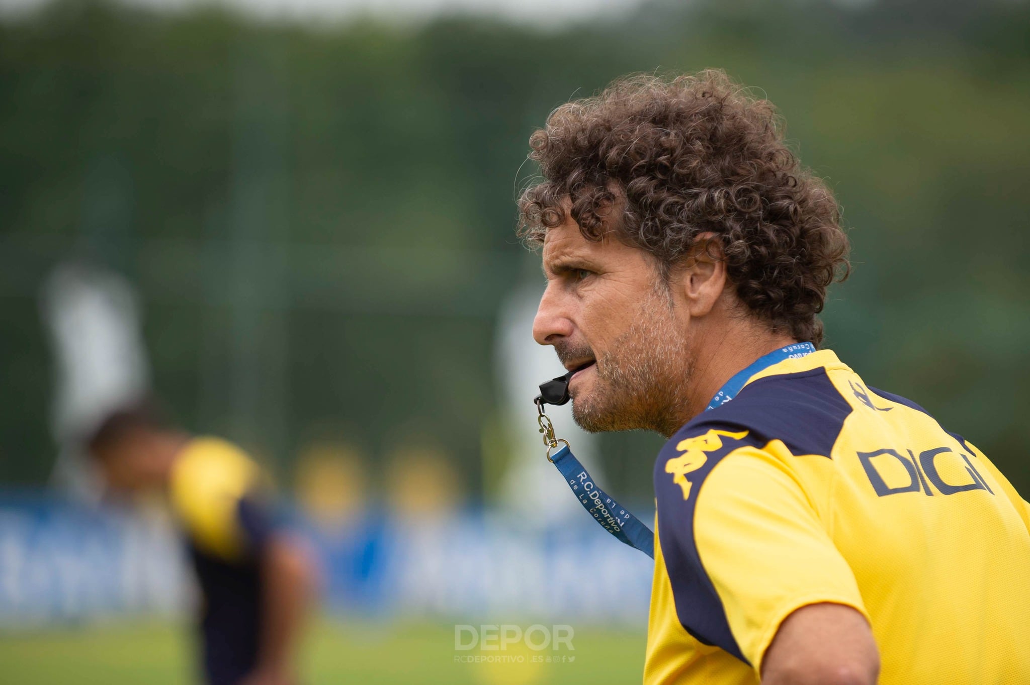 Imanol Idiakez durante una sesión de trabajo en Abegondo