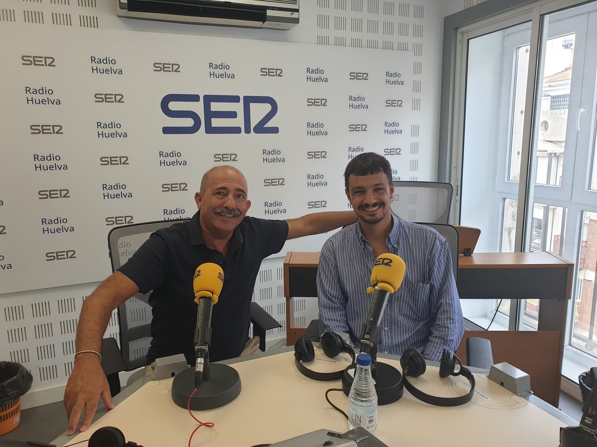 Pedro Béjar, diseñador de moda junto a Antonio García ex director de la Escuela de Arte León Ortega de Huelva