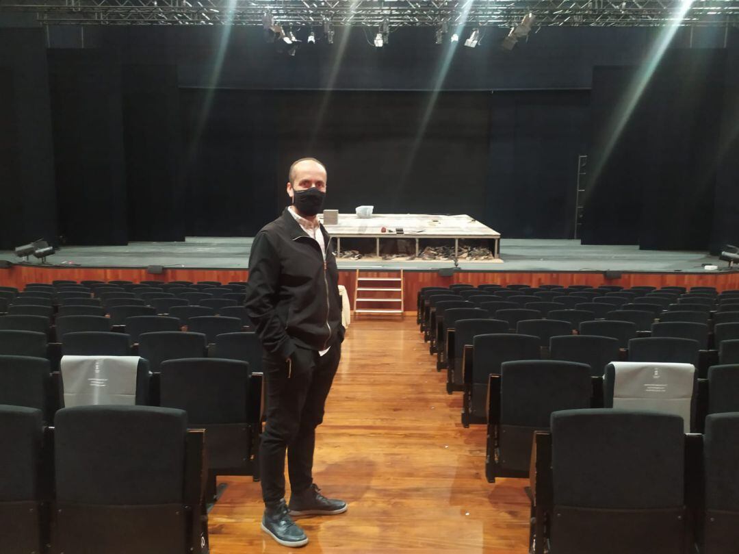 Juan Pablo Soler, gerente de los teatros municipales de Murcia, en el Teatro Circo que se prepara para abrir sus puertas este viernes