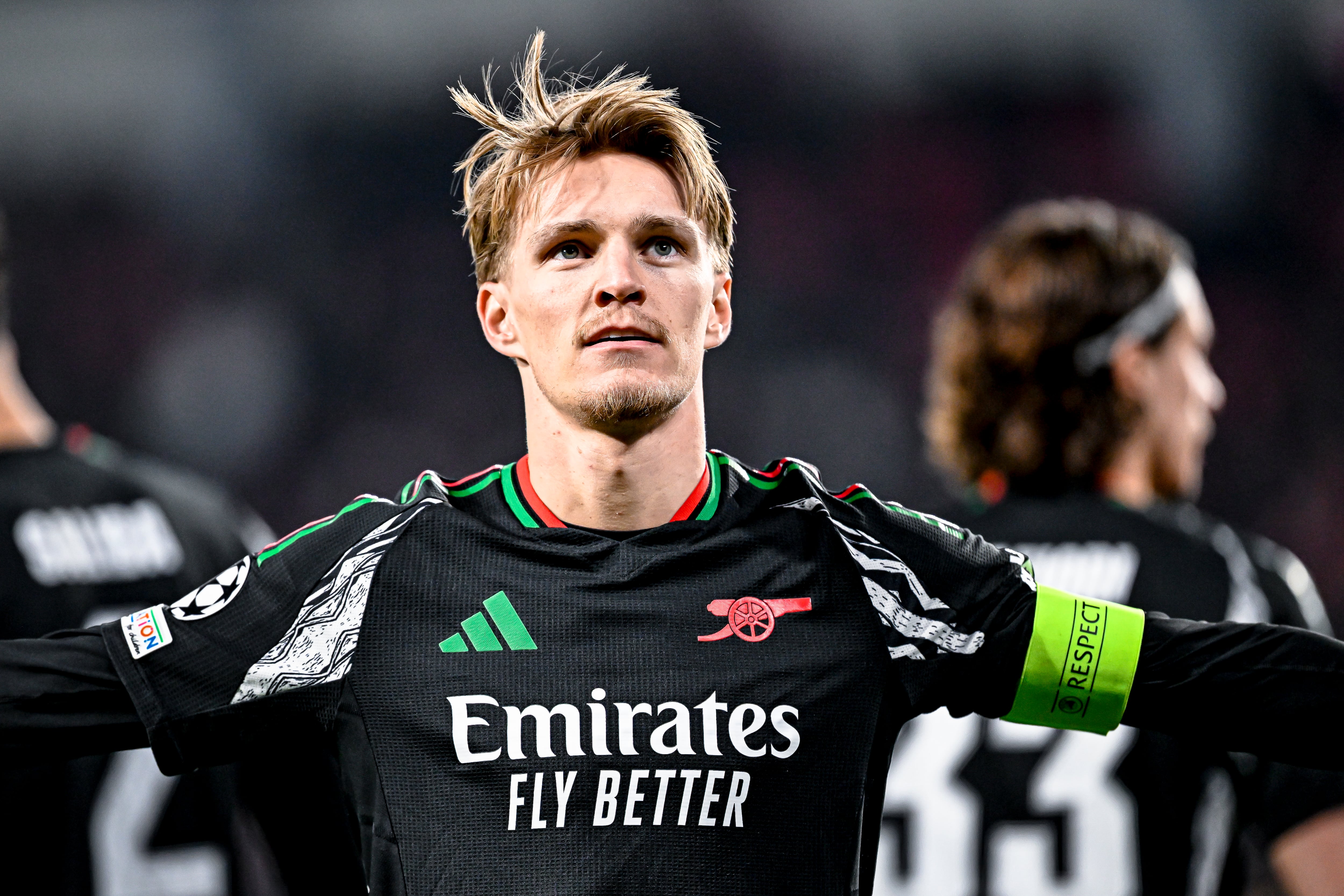 Martin Odegaard celebra el triunfo del Arsenal FC contra el PSV